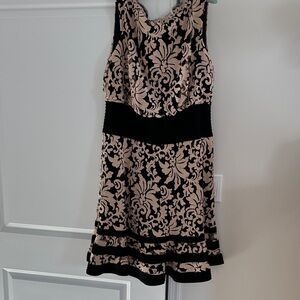 Chic Black and Cream lace Patterned  Dress